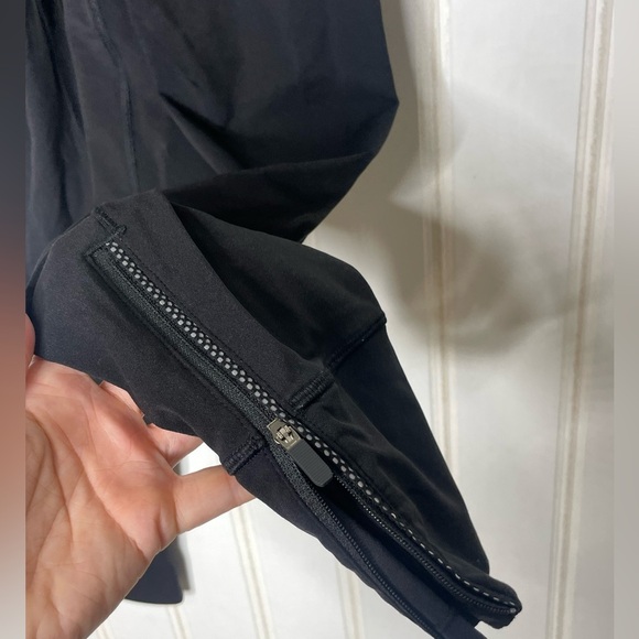 Lululemon Black Fresh Tracks Pant Joggers Leggings Sz 2 520 - Picture 4 of 9